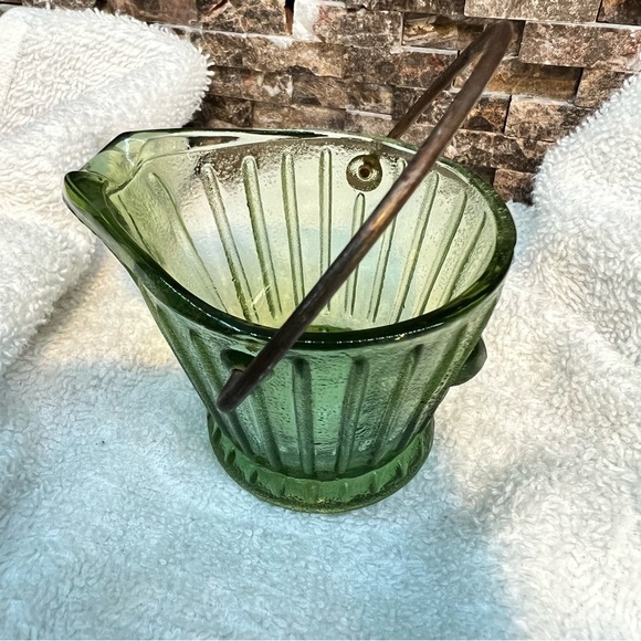 VINTAGE GREEN GLASS COAL SKUTTLE ASH TRAYS OR TOOTHPICK HOLDER W/ HANDLE - Picture 2 of 4